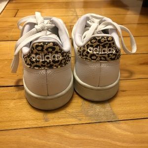 Adidas advantage sneaker cheetah 8.5